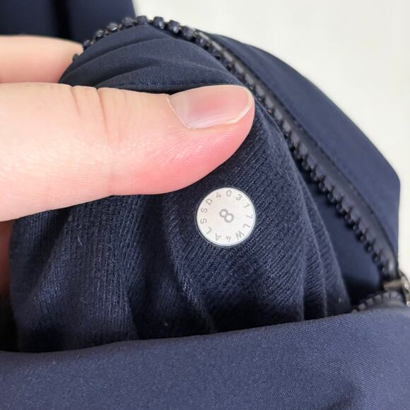 Lululemon Windbreaker Water Resistant Rise & Shine Jacket III in Midnight Navy - Picture 15 of 16